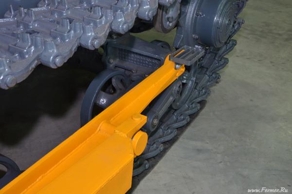 Гусеничный бульдозер ХТЗ ТС-5